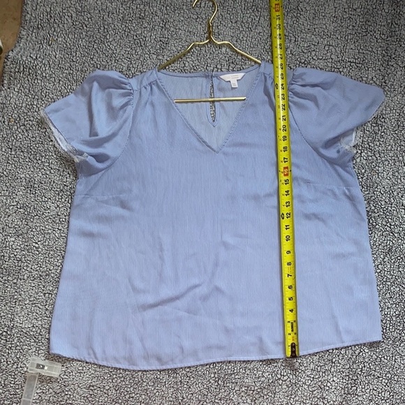 LC Lauren Conrad Purple Blouse Short Sleeve V-Neck - Picture 3 of 12